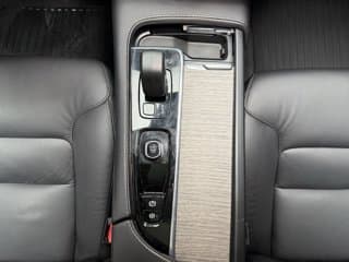 Volvo V90 Cross Country Mid-Size Wagon 2024 — photo 21