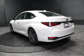 Lexus ES 300h 4-door Mid-Size Passenger Car 2025 — photo 6