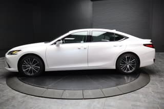 Lexus ES 300h 4-door Mid-Size Passenger Car 2025 — photo 7