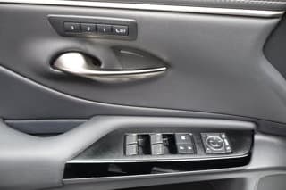 Lexus ES 300h 4-door Mid-Size Passenger Car 2025 — photo 15