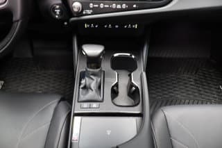 Lexus ES 300h 4-door Mid-Size Passenger Car 2025 — photo 21