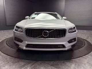 Volvo V90 Cross Country Mid-Size Wagon 2024 — photo 9