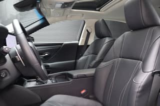 Lexus ES 300h 4-door Mid-Size Passenger Car 2025 — photo 14