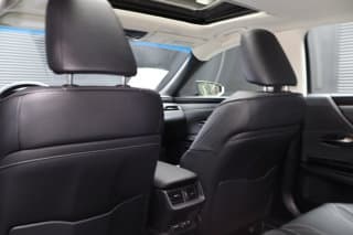 Lexus ES 300h 4-door Mid-Size Passenger Car 2025 — photo 28