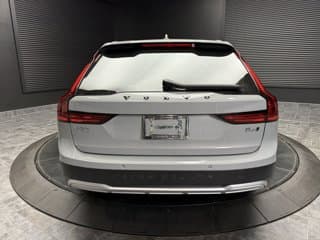 Volvo V90 Cross Country Mid-Size Wagon 2024 — photo 4