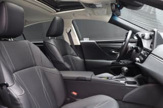 Lexus ES 300h 4-door Mid-Size Passenger Car 2025 — photo 12
