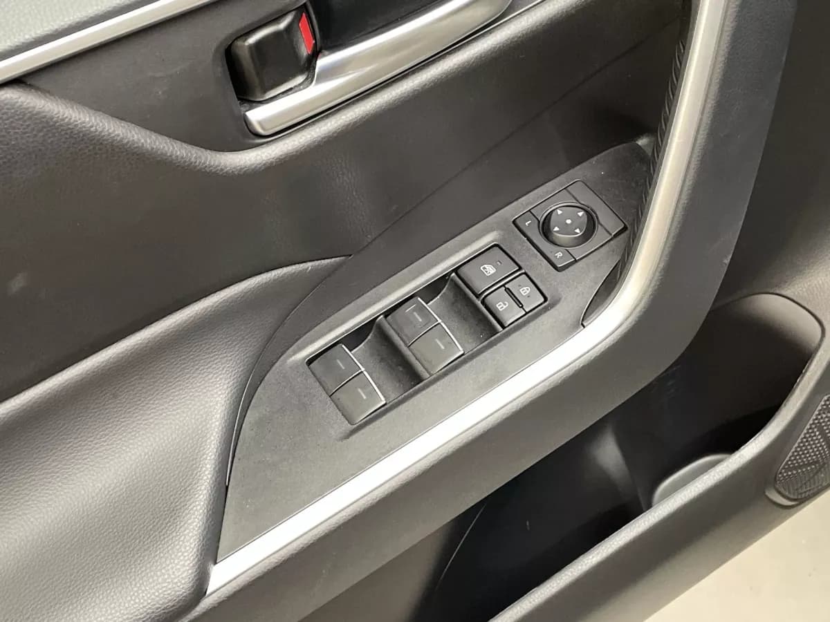 Toyota RAV4 2025 — photo 15