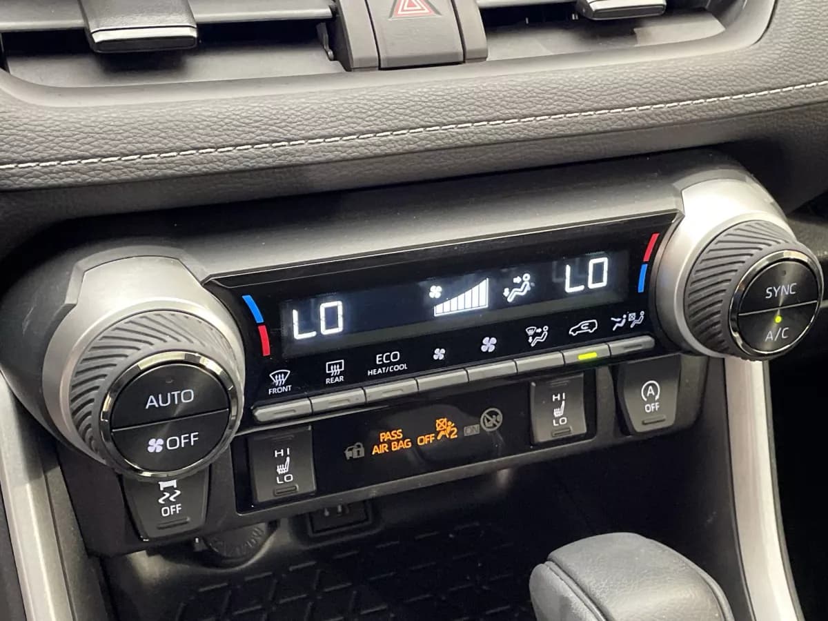 Toyota RAV4 2025 — photo 17