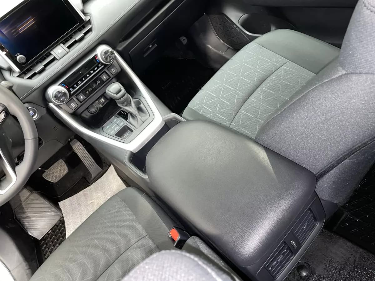 Toyota RAV4 2025 — photo 23