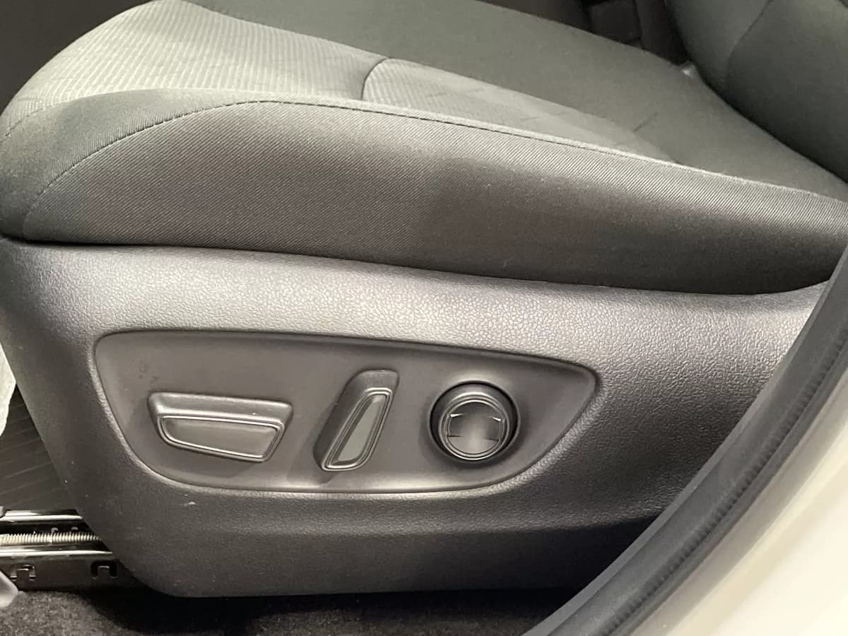 Toyota RAV4 2025 — photo 14