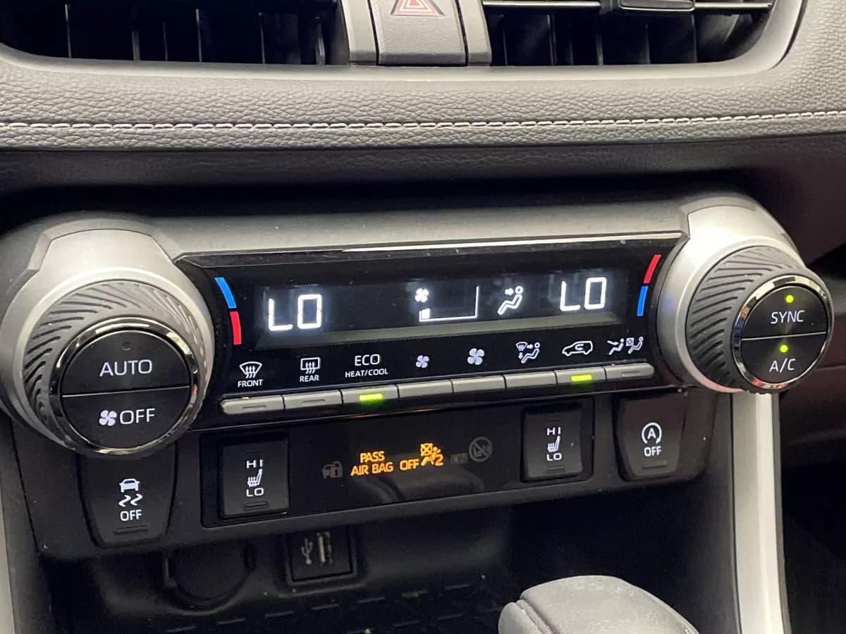 Toyota RAV4 2025 — photo 17