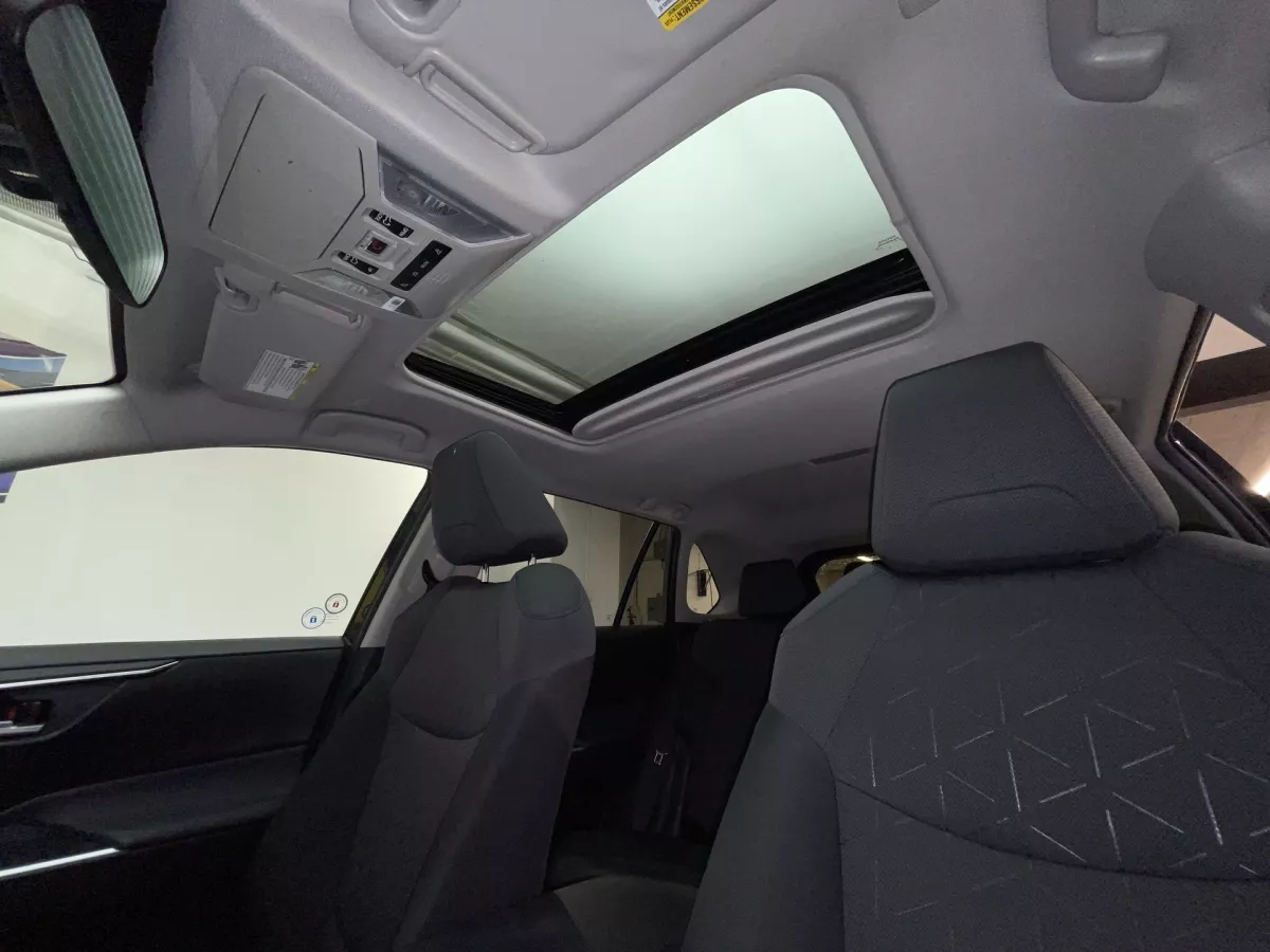 Toyota RAV4 2025 — photo 16