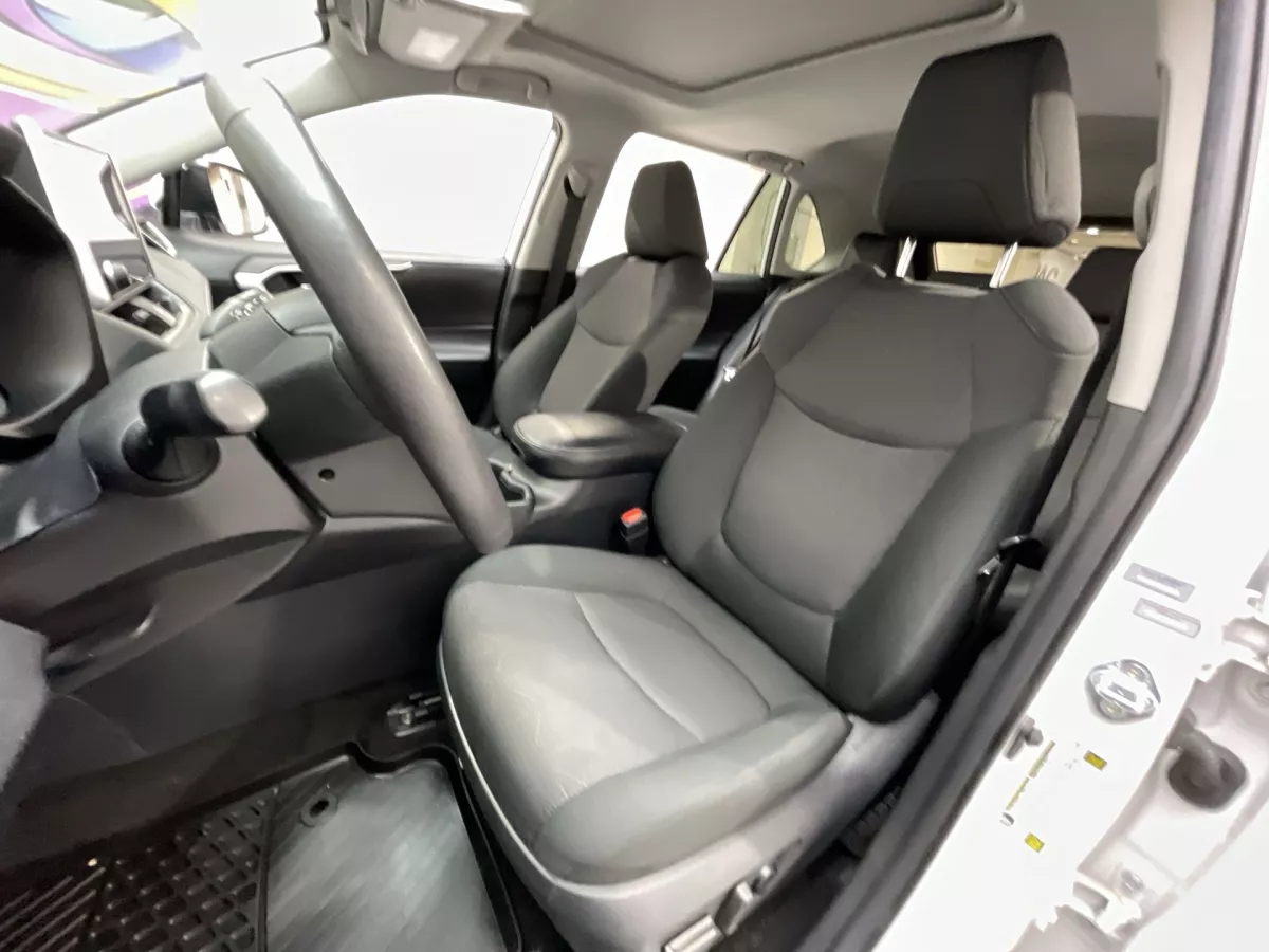 Toyota RAV4 2025 — photo 13