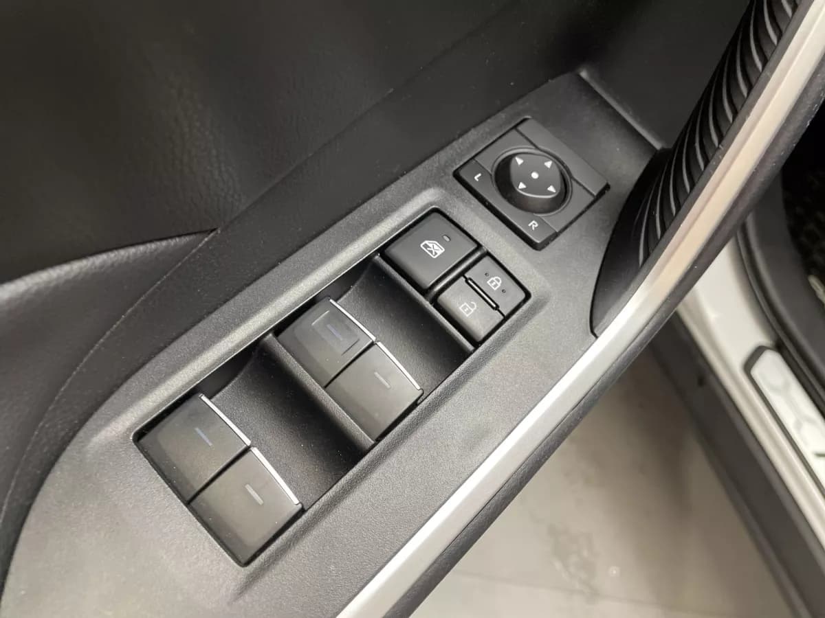 Toyota RAV4 2025 — photo 15