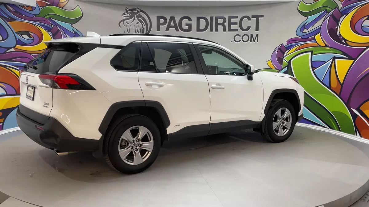 Toyota RAV4 2025 — photo 8