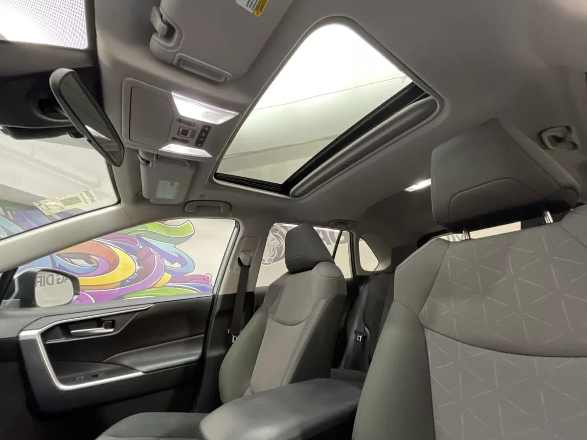 Toyota RAV4 2025 — photo 16