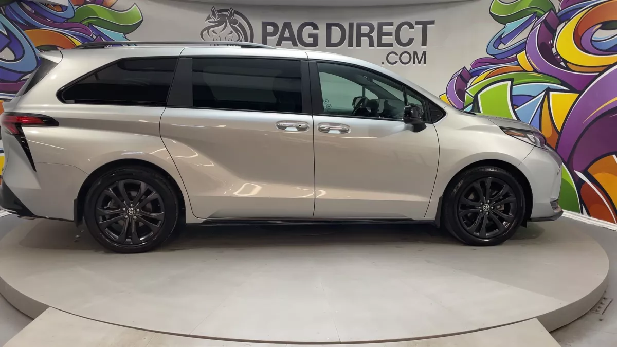 Toyota Sienna 2025 — photo 8