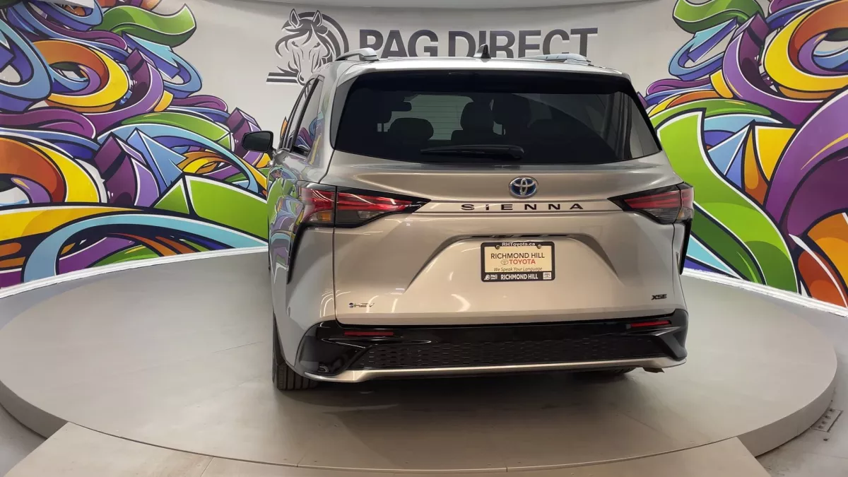 Toyota Sienna 2025 — photo 2