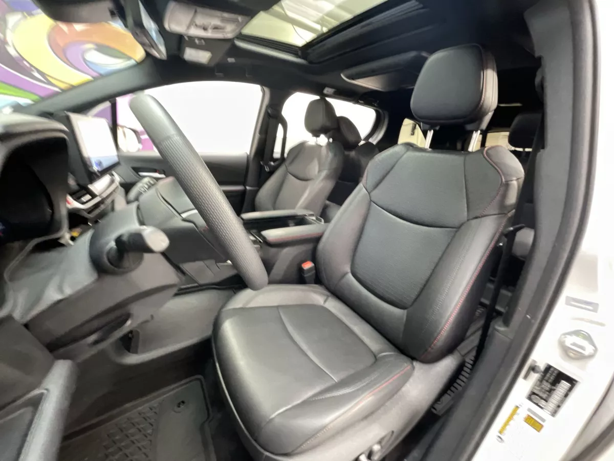 Toyota Sienna 2025 — photo 13