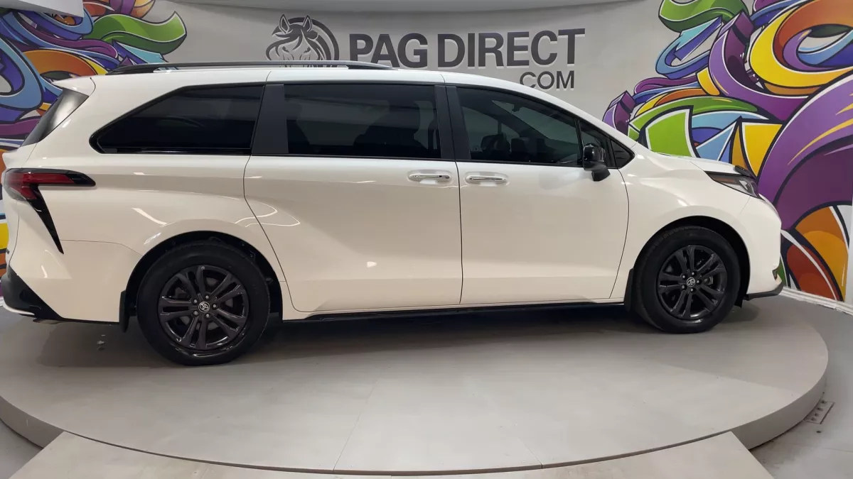 Toyota Sienna 2025 — photo 8