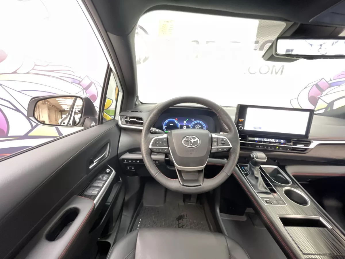 Toyota Sienna 2025 — photo 11