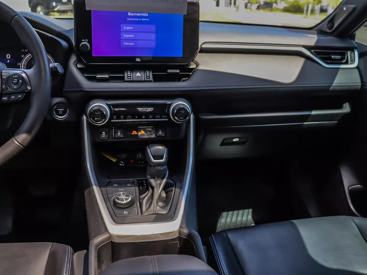 Toyota RAV4 2023 — photo 16