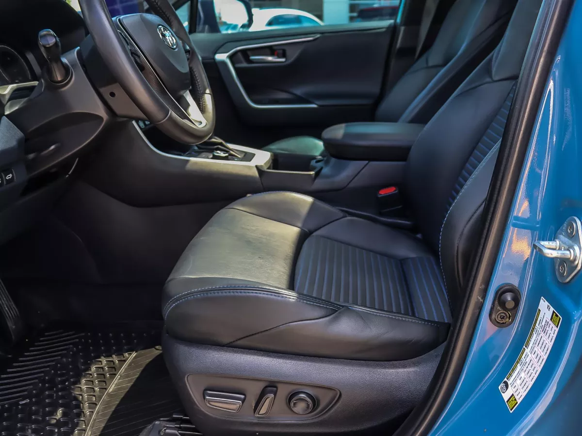 Toyota RAV4 2023 — photo 8