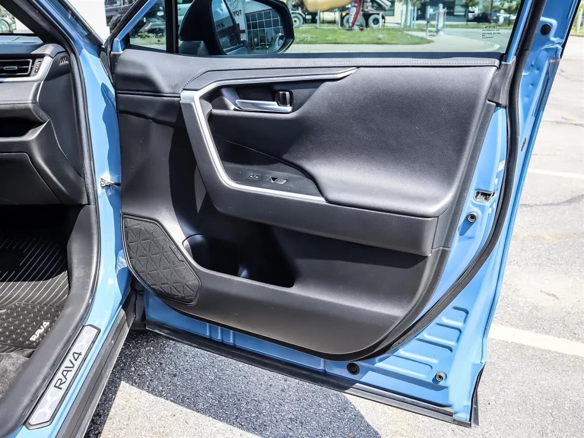 Toyota RAV4 2023 — photo 19