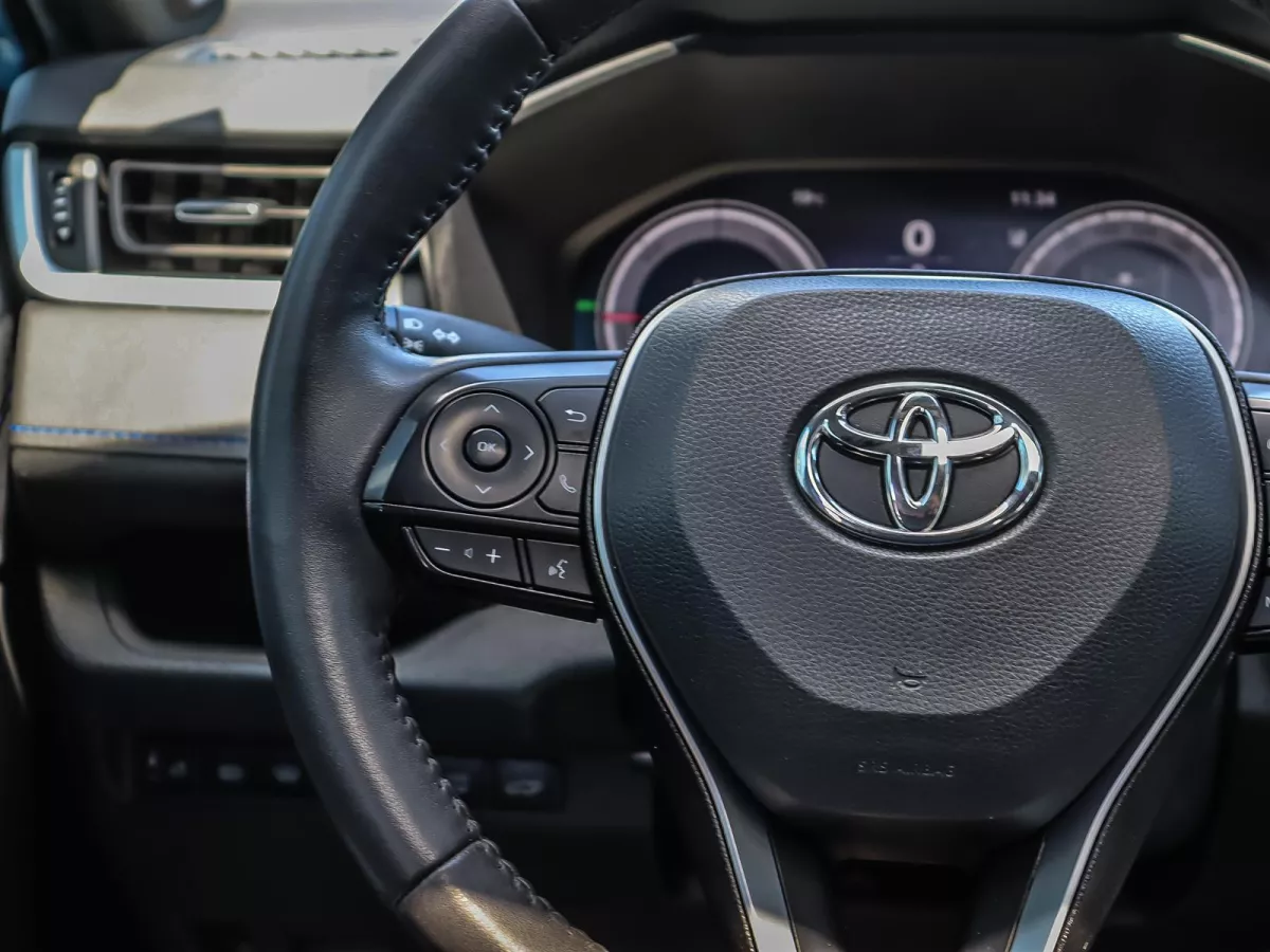 Toyota RAV4 2023 — photo 13