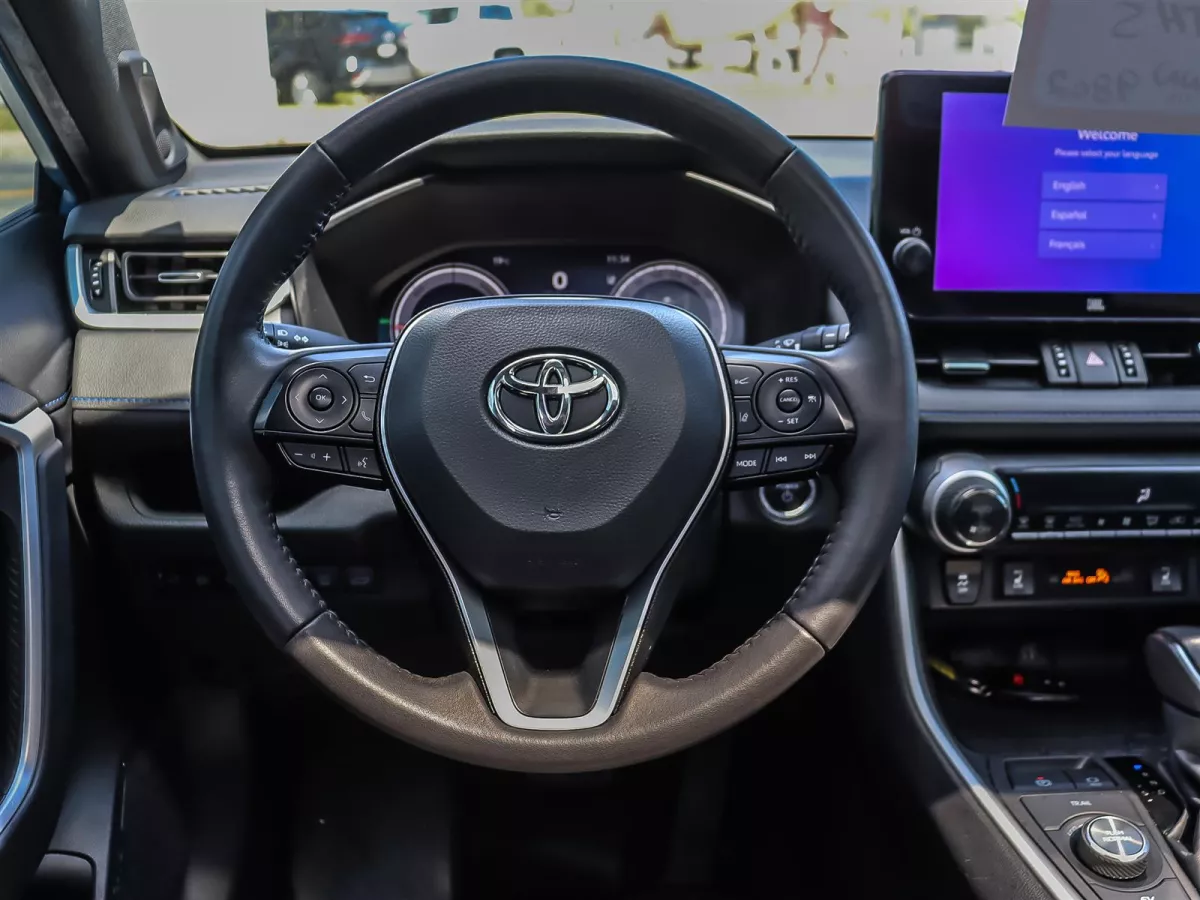 Toyota RAV4 2023 — photo 12