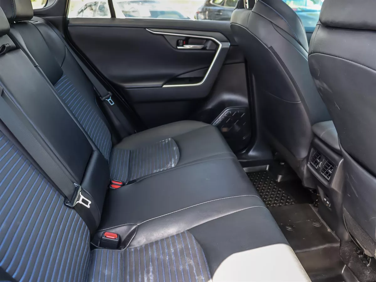 Toyota RAV4 2023 — photo 20