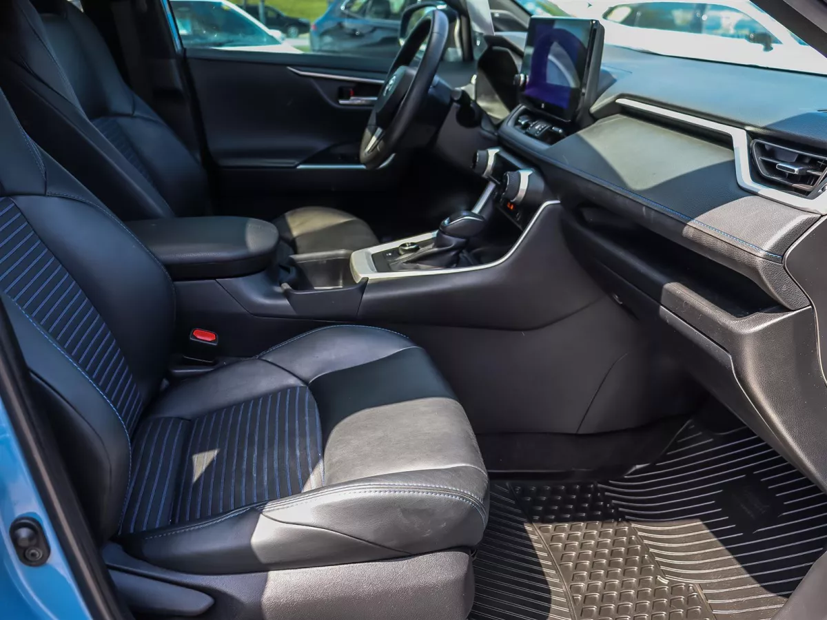 Toyota RAV4 2023 — photo 18