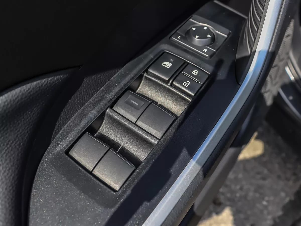 Toyota RAV4 2025 — photo 8