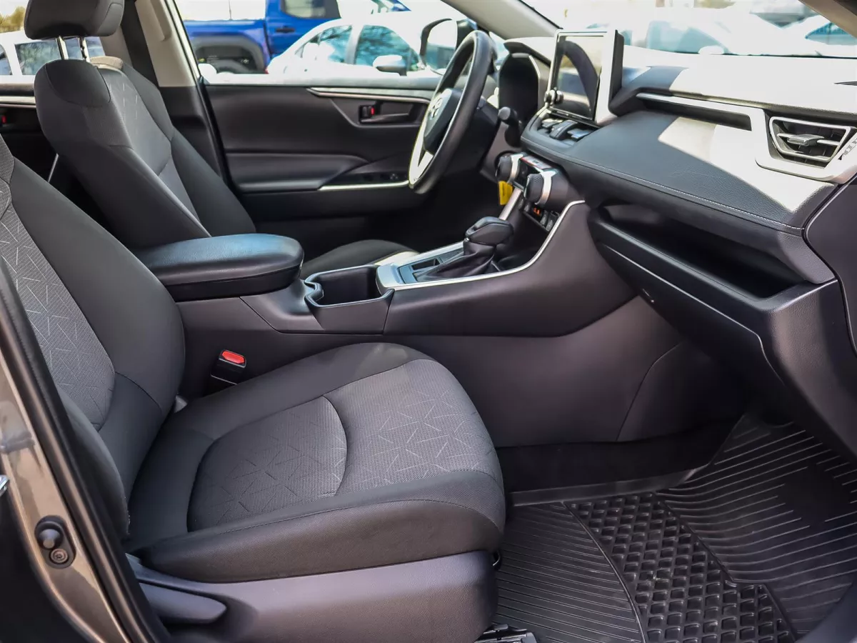 Toyota RAV4 2025 — photo 17