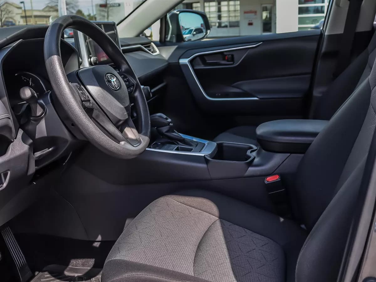 Toyota RAV4 2025 — photo 9
