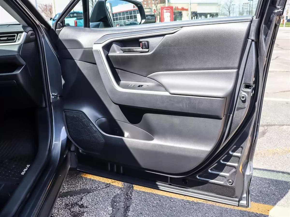 Toyota RAV4 2025 — photo 18