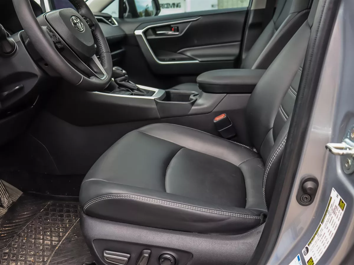 Toyota RAV4 2023 — photo 9