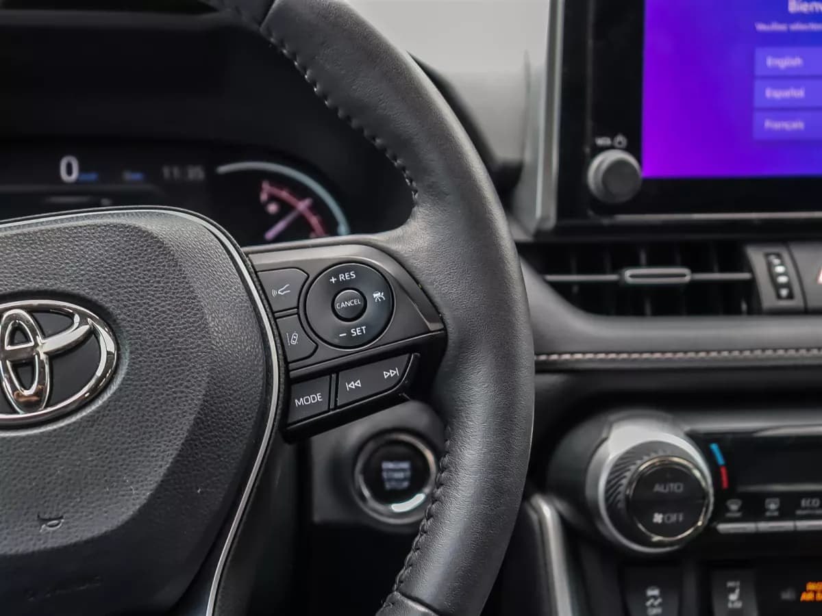 Toyota RAV4 2023 — photo 13