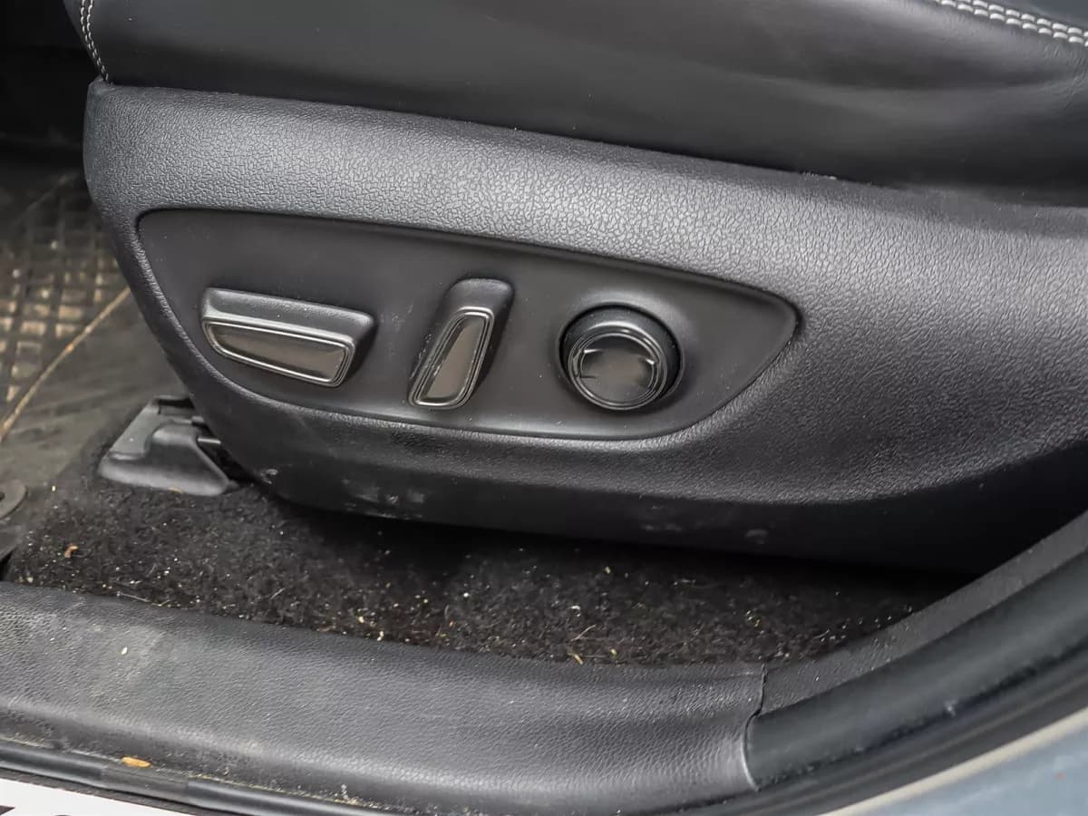 Toyota RAV4 2023 — photo 10