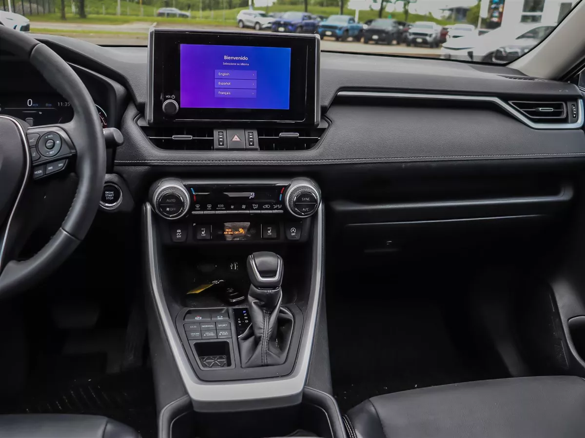 Toyota RAV4 2023 — photo 15
