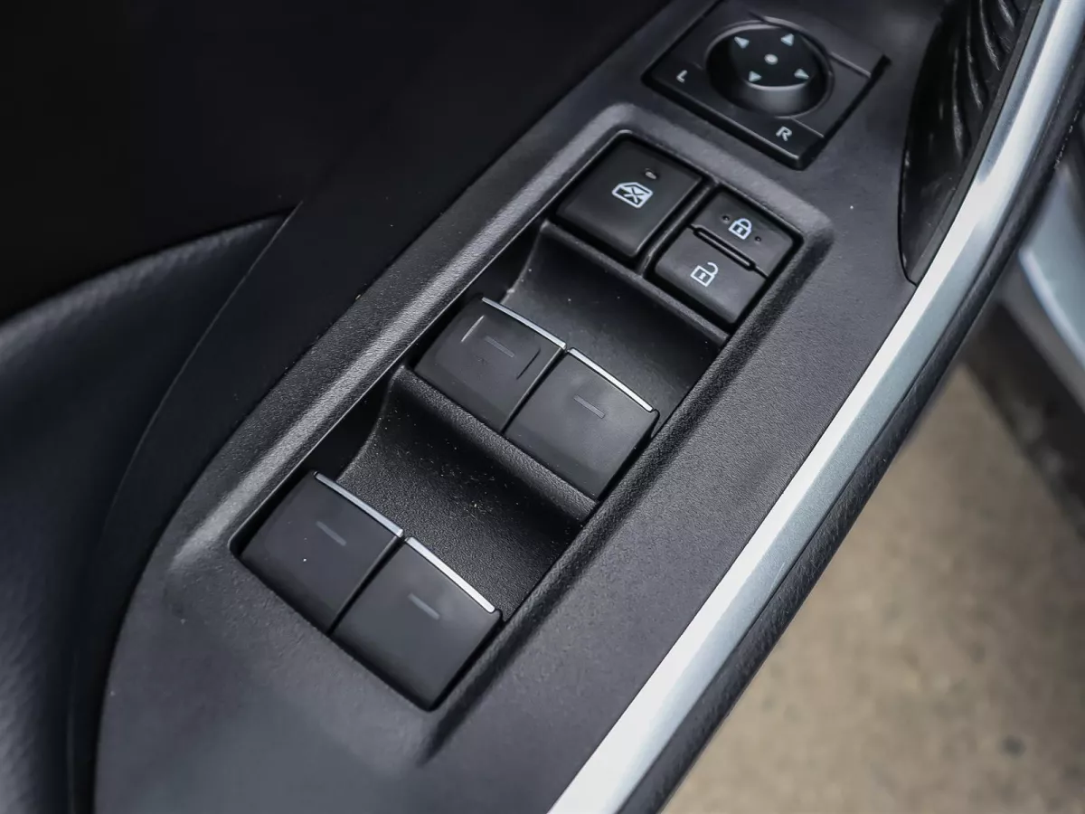 Toyota RAV4 2023 — photo 7