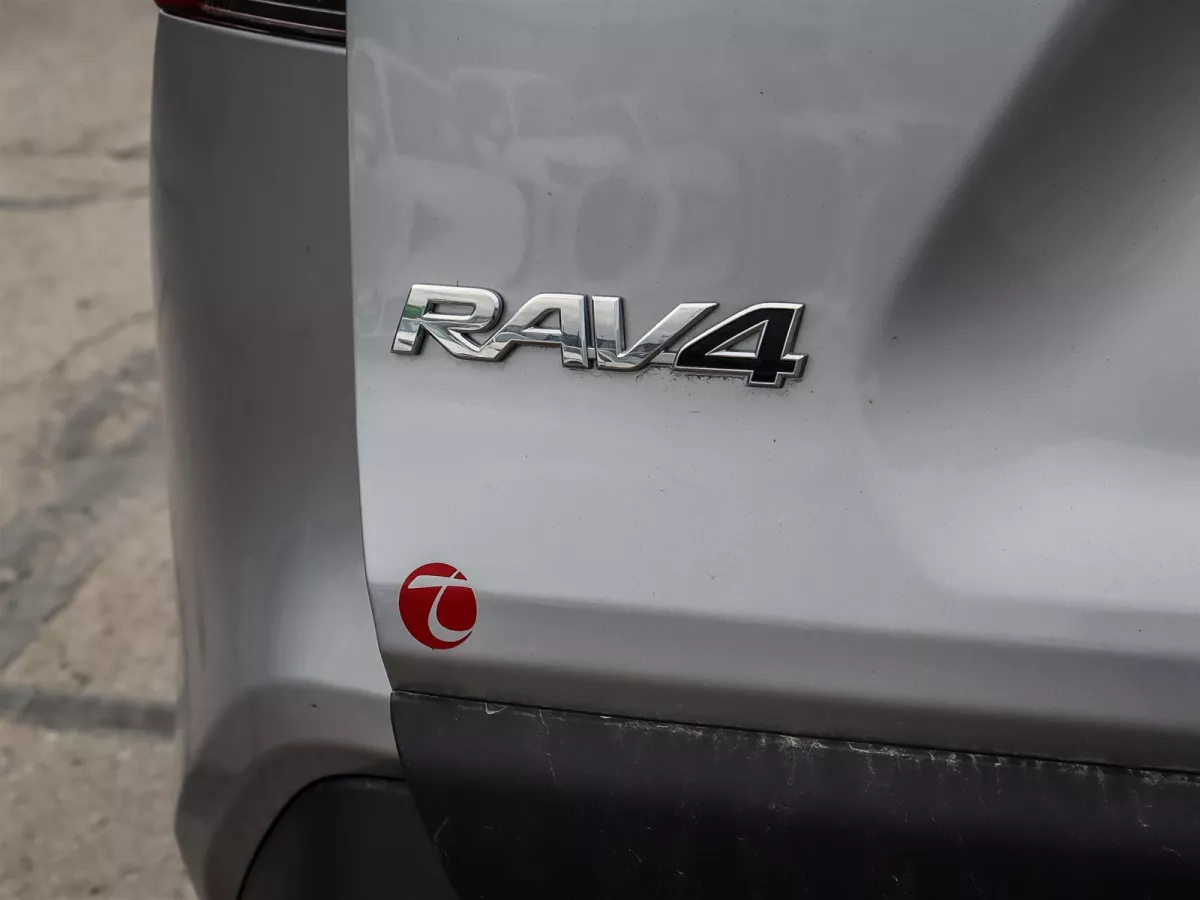 Toyota RAV4 2023 — photo 21
