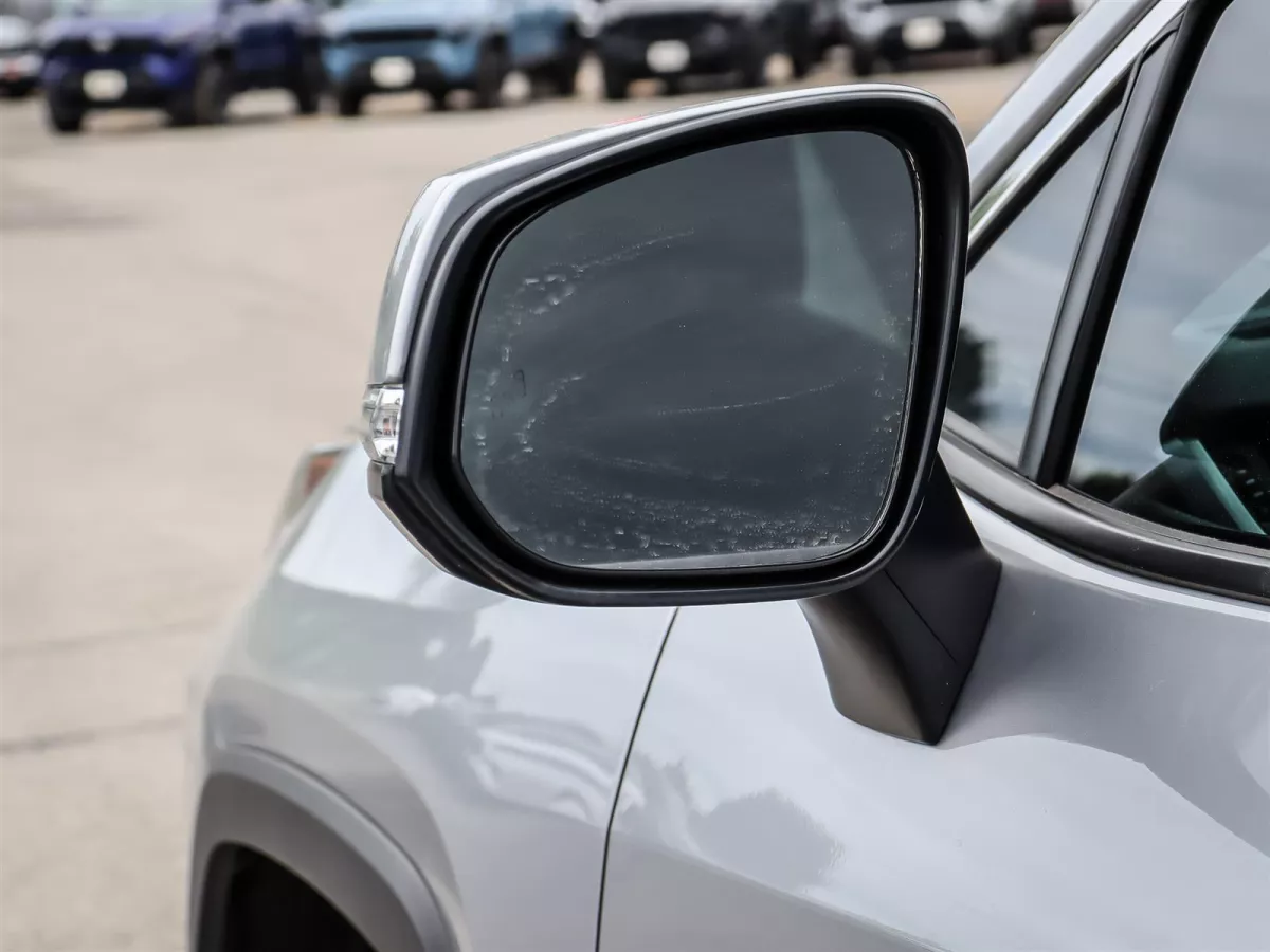 Toyota RAV4 2023 — photo 6