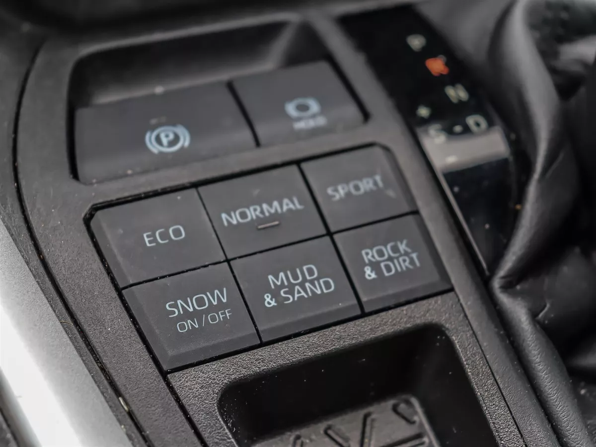 Toyota RAV4 2023 — photo 25