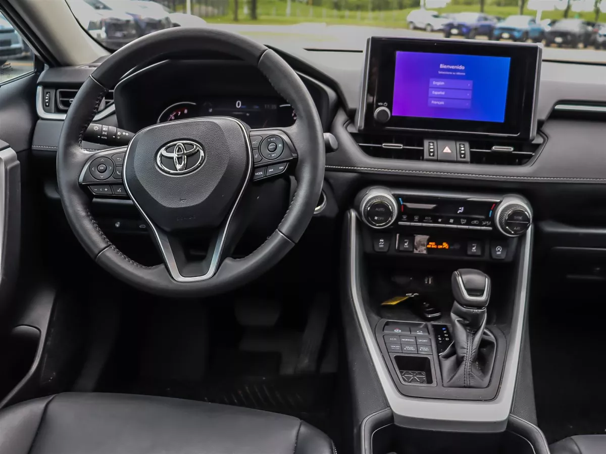 Toyota RAV4 2023 — photo 14