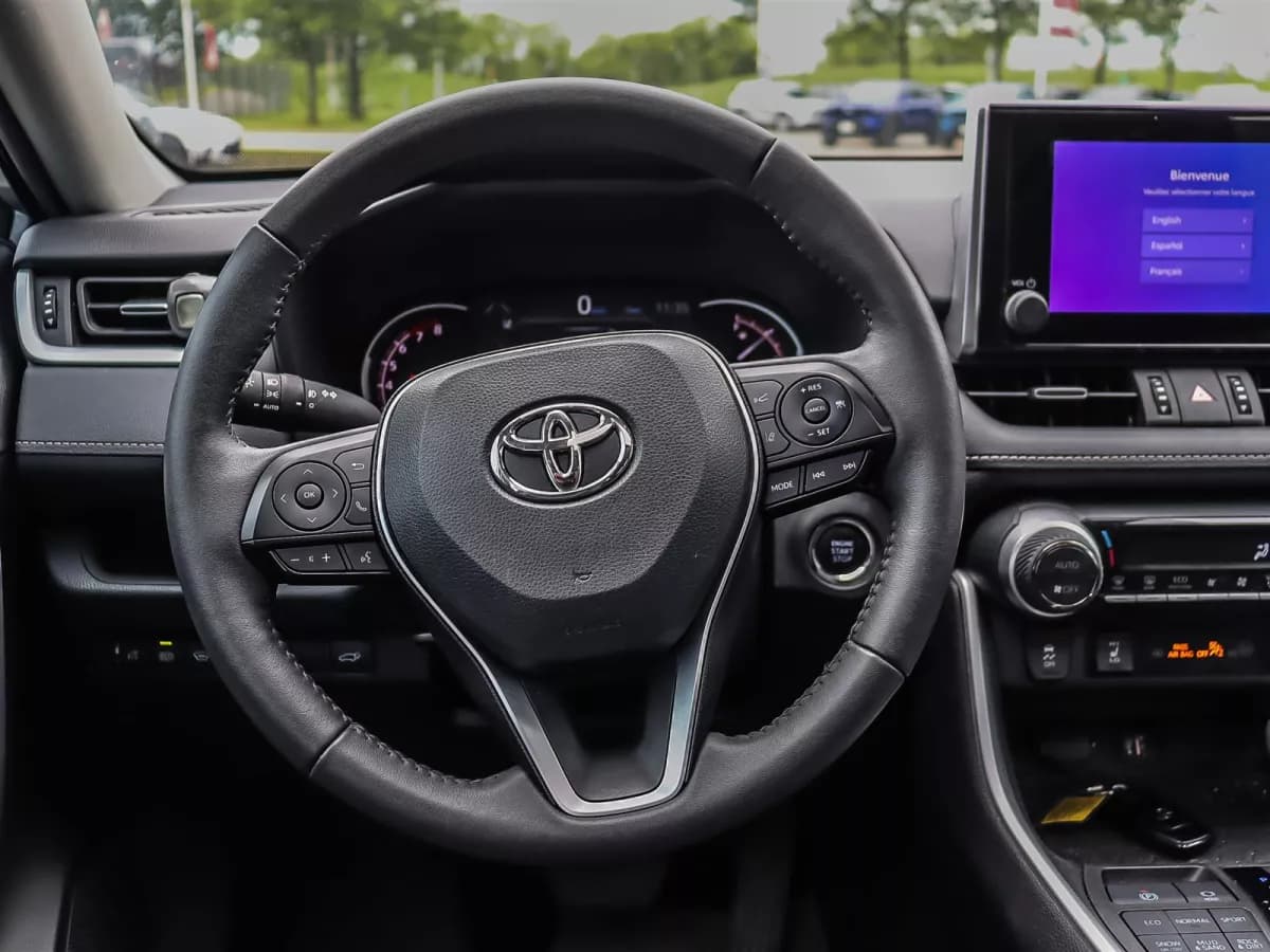 Toyota RAV4 2023 — photo 12