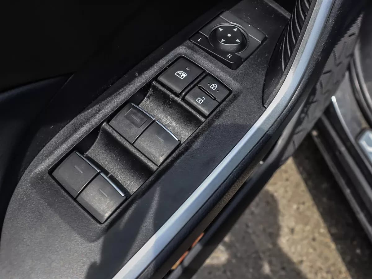 Toyota RAV4 2024 — photo 8