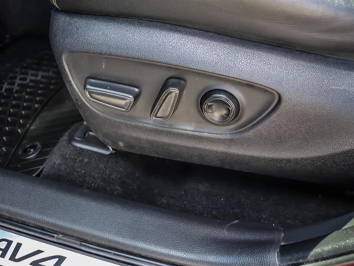 Toyota RAV4 2023 — photo 10