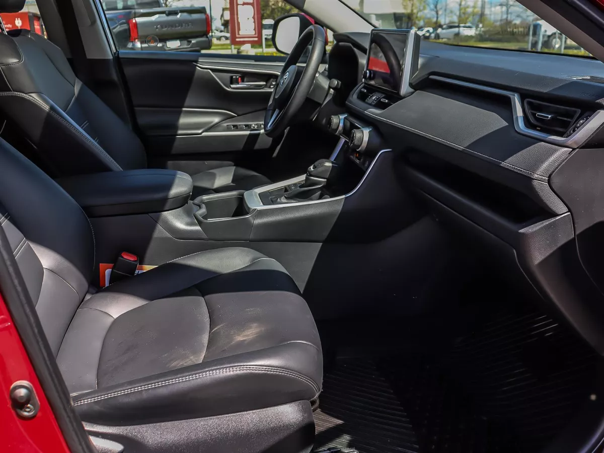 Toyota RAV4 2023 — photo 19