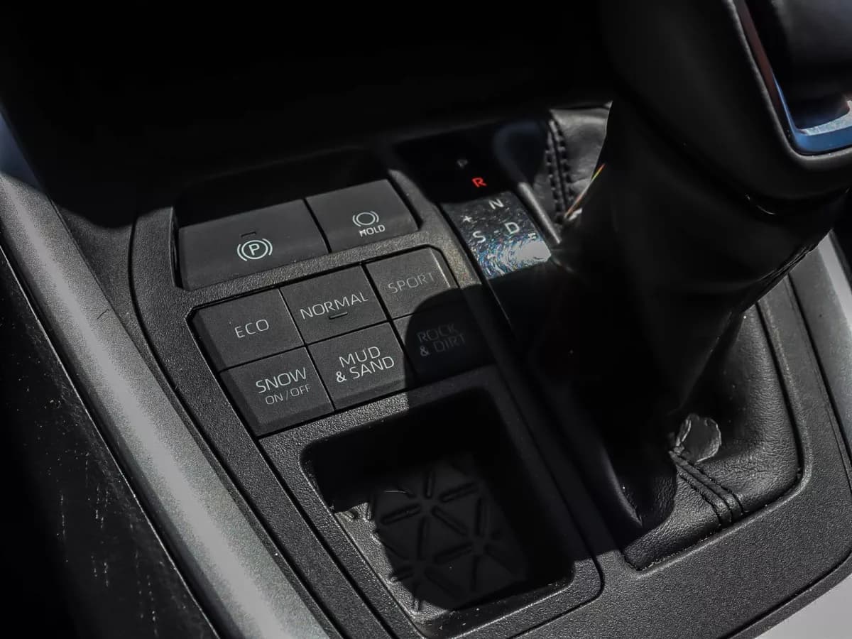 Toyota RAV4 2023 — photo 28